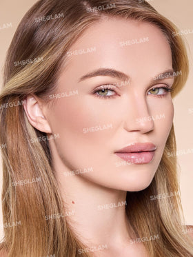 Application du Stick Contour Liquide sur le visage