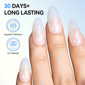 Application du top coat pailleté Makartt sur des ongles en gel