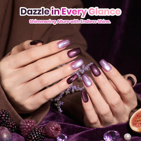 Application du vernis à ongles Cat Eye sous lampe UV/LED