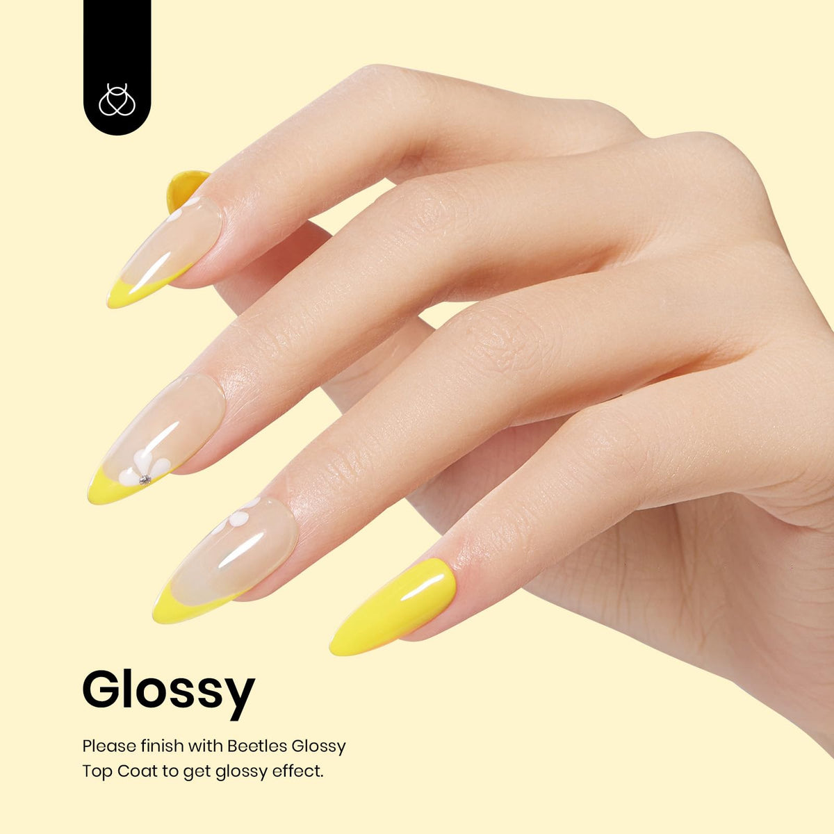 Application du Vernis à Ongles en Gel Jaune sur des ongles