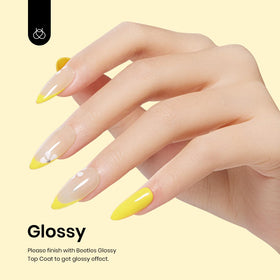 Application du Vernis à Ongles en Gel Jaune sur des ongles