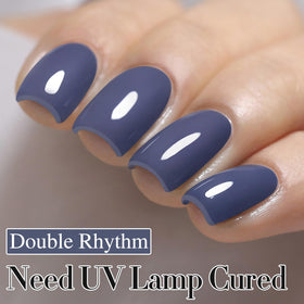 Application du vernis à ongles gel Double Rhythm sur un ongle