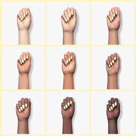 Application du vernis à ongles gel jaune beetles