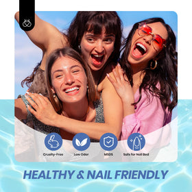 Application du vernis à ongles gel jelly sur des ongles