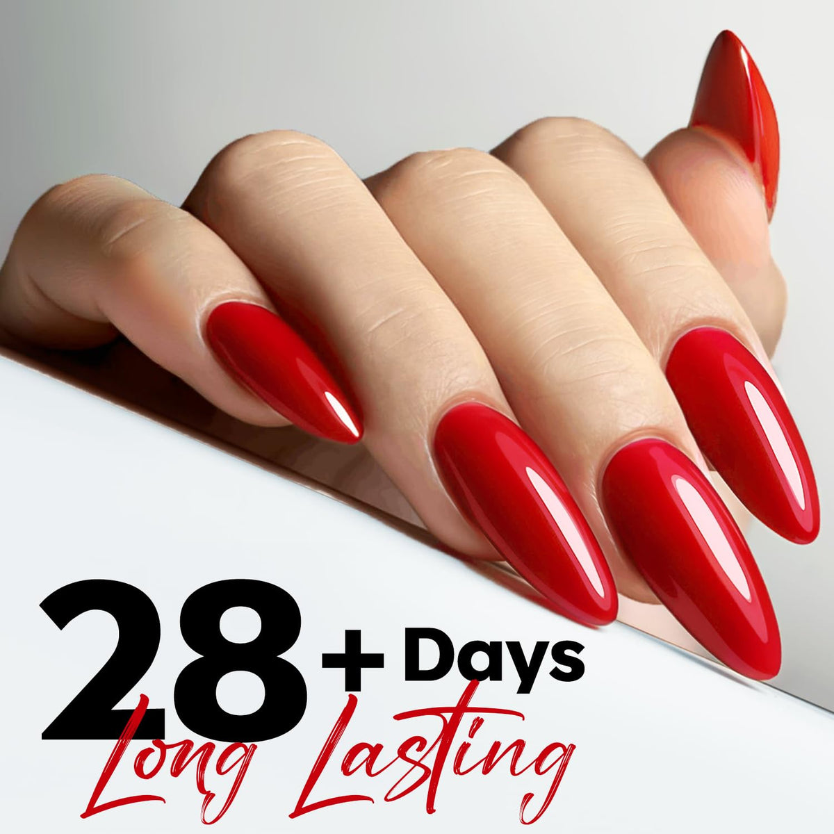 Application du vernis à ongles gel rouge sur une main