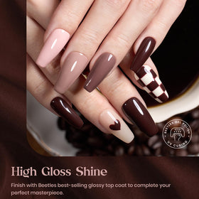 Application du vernis à ongles gel sur des ongles avec un séchage LED