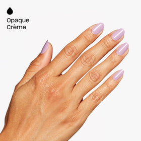 Application du vernis à ongles OPI GelColor Mod About Me sur des ongles