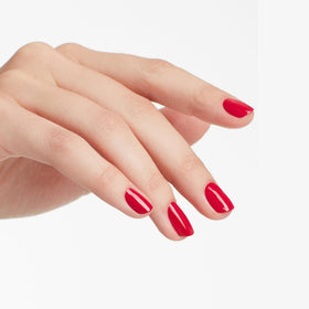 Application du vernis à ongles OPI Madam President sur des ongles