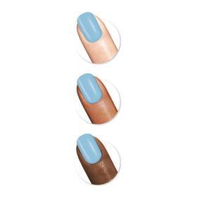 Application du Vernis à Ongles Sally Hansen Insta-Dri sur un ongle