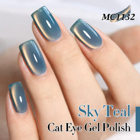 Application du vernis gel Cat Eye Double Rhythm sur des ongles