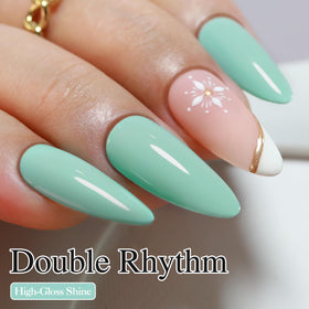 Application du vernis gel Double Rhythm sur des ongles