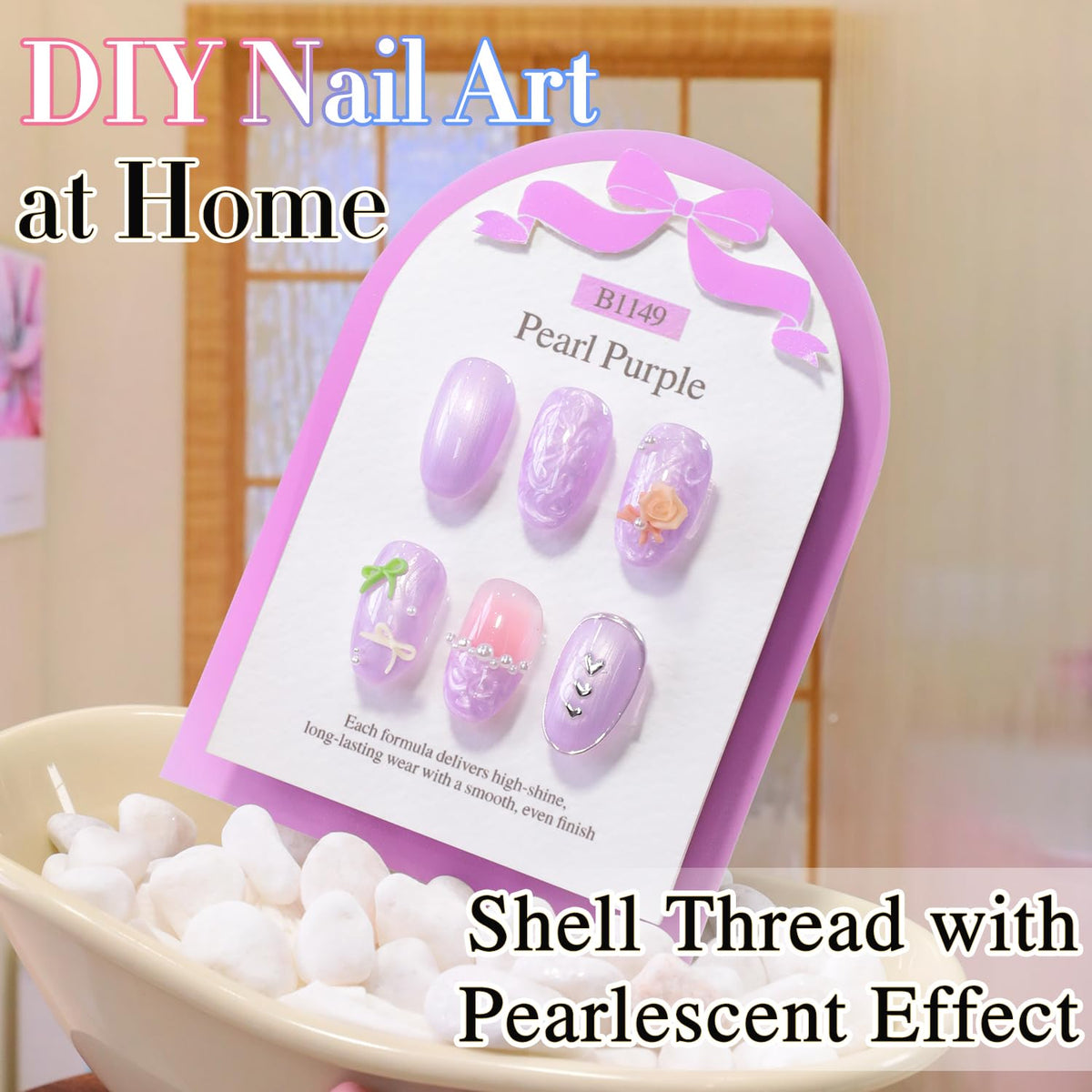 Application du vernis gel Double Rhythm violet perle sur les ongles
