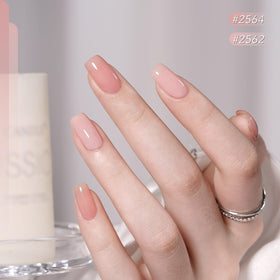 Application du vernis gel GAOY sur des ongles