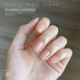 Application du vernis gel GAOY sur des ongles soigneusement manucurés