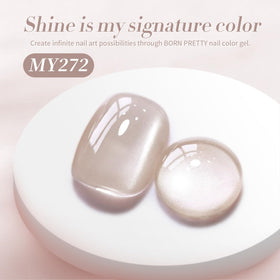 Application du vernis gel magnétique sur des ongles