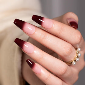 Application du vernis gel MAYCHAO sous lampe UV