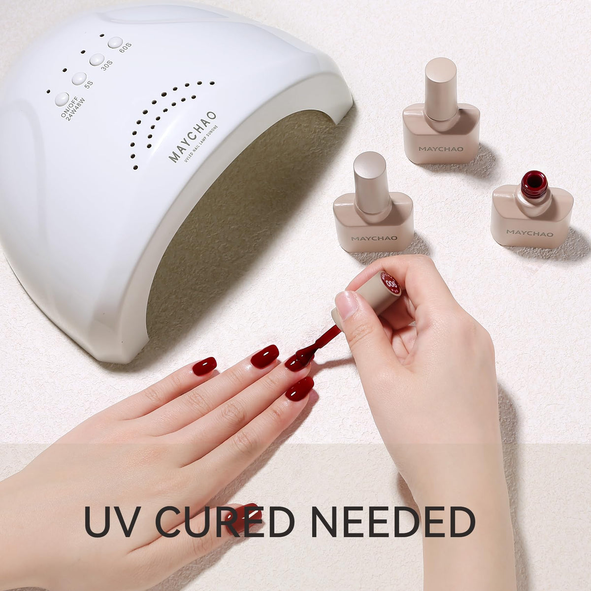 Application du vernis gel MAYCHAO sous une lampe LED