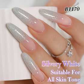 Application du vernis gel pailleté sous lampe UV