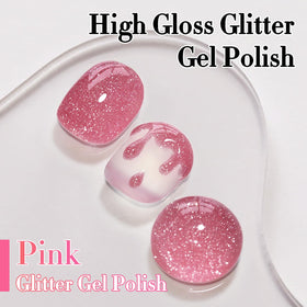 Application du vernis gel pailleté sur des ongles