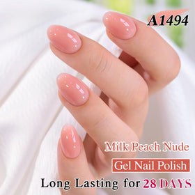 Application du vernis gel sur les ongles avec un pinceau