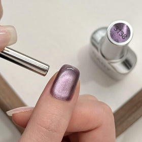 Application du vernis gel violet GAOY sur les ongles