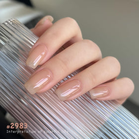 Application du vernis gelée GAOY sur des ongles
