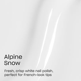 Application du vernis OPI Alpine Snow sur des ongles bien soignés