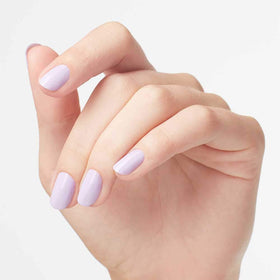 Application du vernis OPI Polly Want a Lacquer? sur des ongles