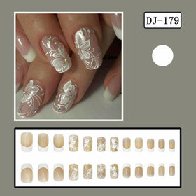 application facile des faux ongles juggssa