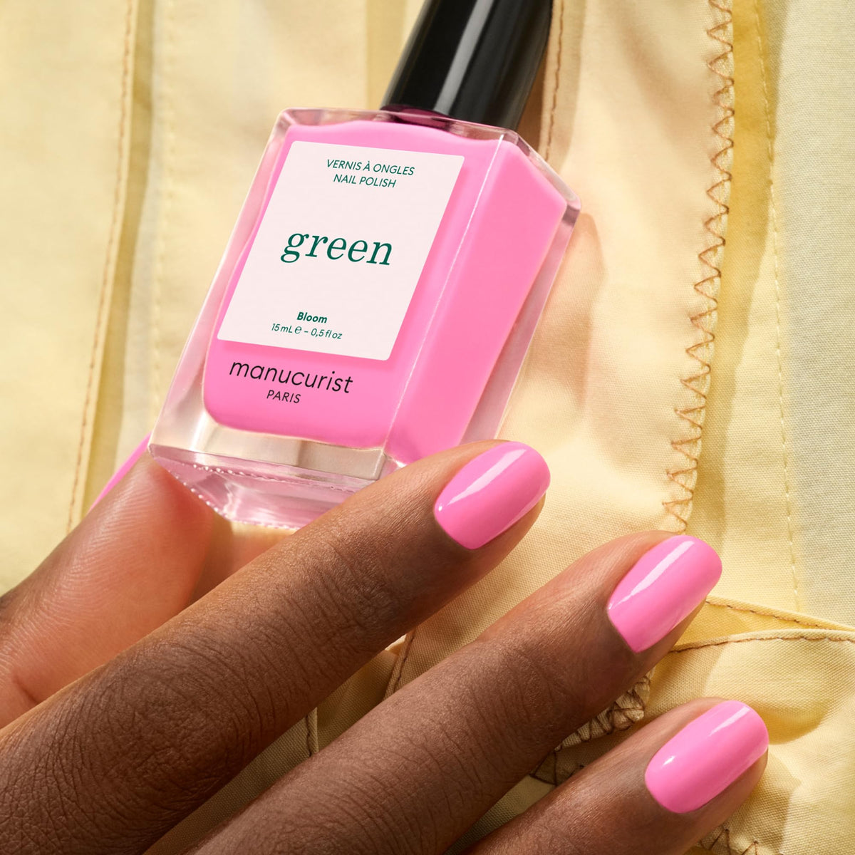 Application facile du vernis à ongles Manucurist sur des ongles