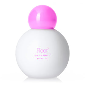 Appliquer la poudre de shampooing sec Billie sur le cuir chevelu