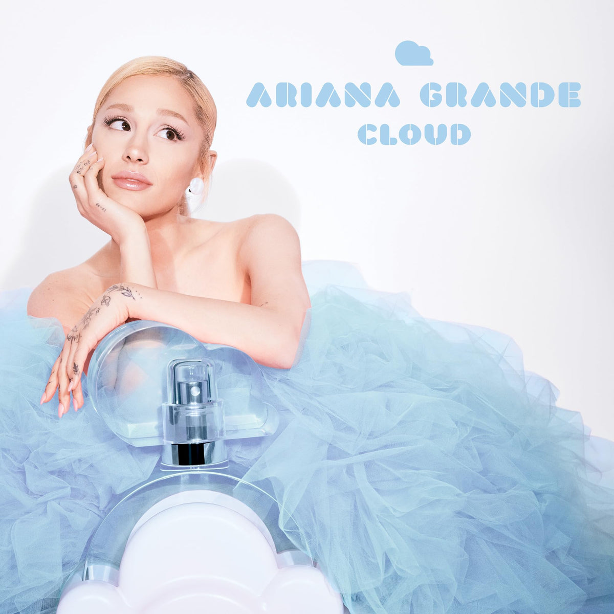 Ariana Grande Cloud Eau de Parfum 100ml en ambiance sur une coiffeuse