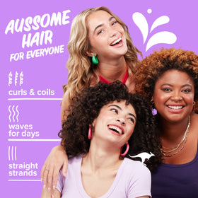 Aussie Shampoo Miracle Moist 789g sur une étagère de salle de bain