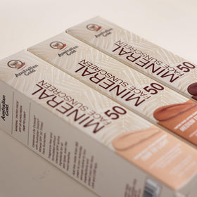 Australian Gold Crème Solaire Minérale Teintée SPF 50 zoom sur le tube
