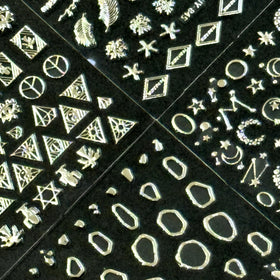 Autocollants d'ongles argentés 3D dans leur emballage