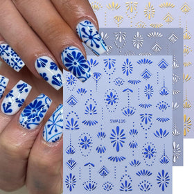 Autocollants pour ongles Boho sur un fond de manucure élégante
