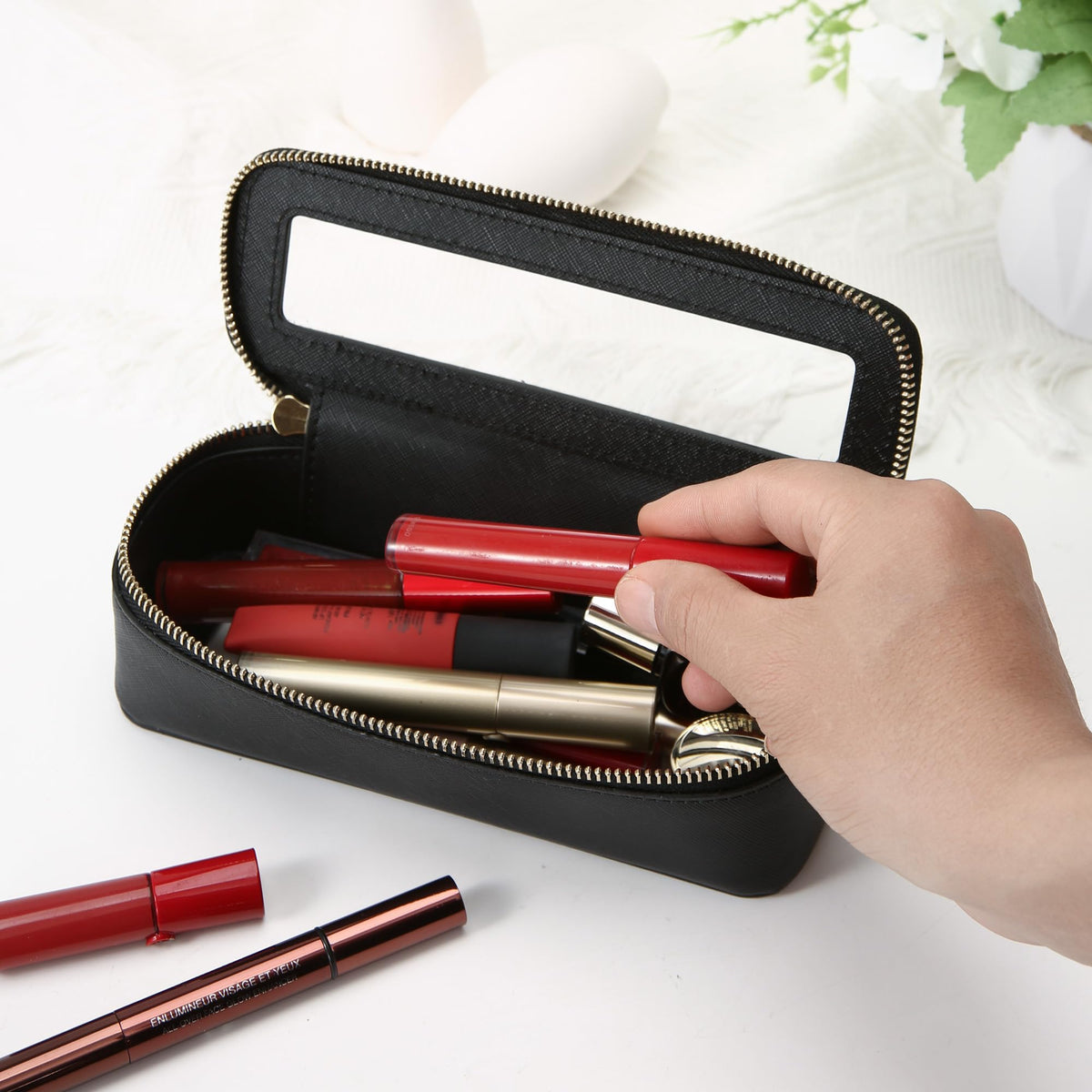 Aveniee trousse à maquillage pliée et prête pour le voyage