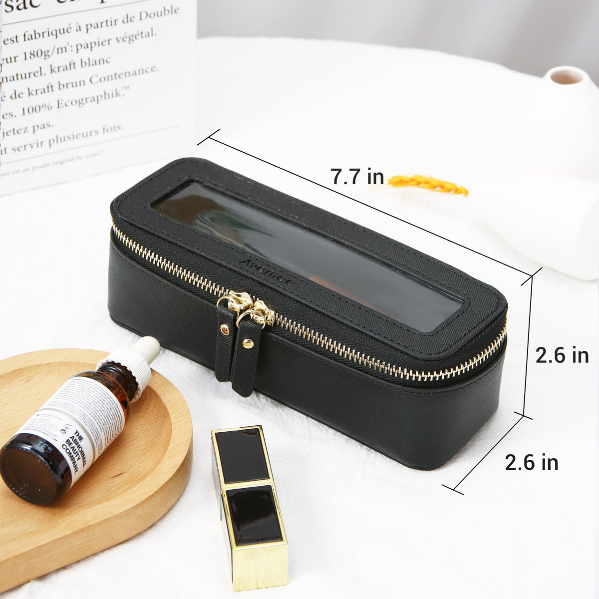 Aveniee trousse à maquillage sur un fond de vanity organisé