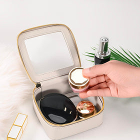 Aveniee trousse de maquillage dans une voiture
