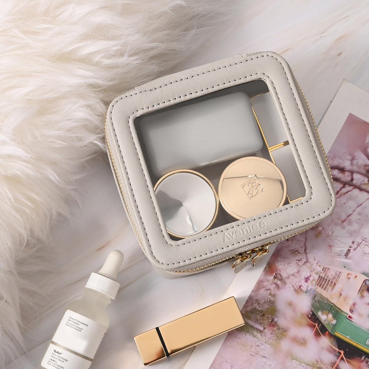 Aveniee trousse de maquillage ouverte avec cosmétiques à l'intérieur
