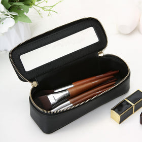 Aveniee trousse ouverte montrant les pinceaux et cosmétiques à l'intérieur