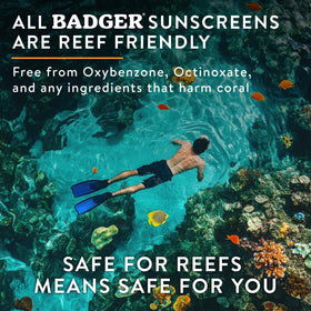 Badger crème solaire minérale SPF 30 dans un sac de voyage