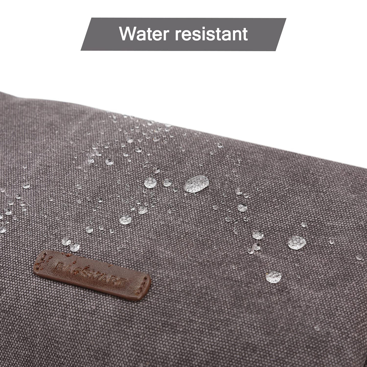 BAGSMART trousse de toilette grise sur une table avec produits de soin