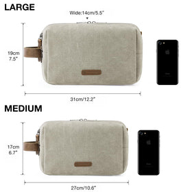 BAGSMART trousse de toilette homme beige sur une surface de voyage