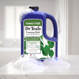 Bain Moussant Dr Teal's à côté de bougies et de serviettes