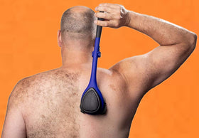BAKBLADE 2.0 Elite Rasoir de Dos en usage sur le dos d'un homme