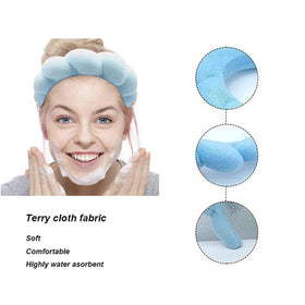 Bandeau de spa TYSSELY sur une table de beauté avec des produits cosmétiques