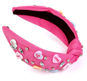 Bandeau Huachi sur une table avec d'autres accessoires de mode