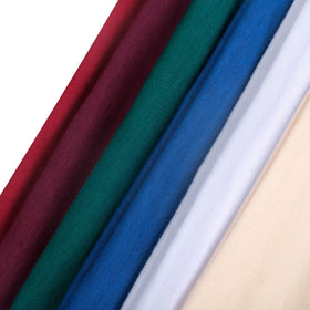 Bandeau TERSE bleu royal porté par une femme