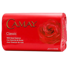 Barre de savon Camay Classique Essence de Rose montrant la texture crémeuse
